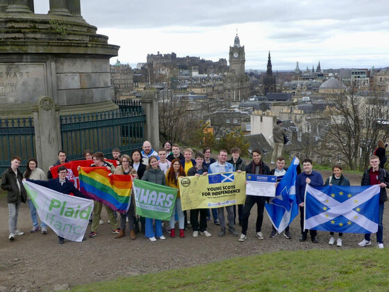 Internationale Jugenorganisationen verschiedener Parteien auf dem Kongress der Young Scots for Independence.