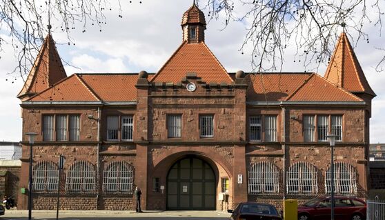 Das Haupttor der JVA Mannheim | Bild: Wikipedia/Rudolf Stricker