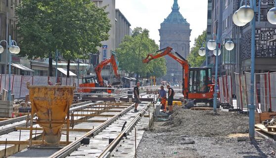 Noch werden die Planken umgebaut, bald erstrahlen sie in neuem Glanz | Bild: Markus Prosswitz
