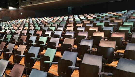 Die Sitze im Nationaltheater müssen dringend saniert werden