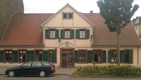 Das Alte Relaishaus vor dem Brand (Bild: Wegavision/Wikipedia/CCBYSA)