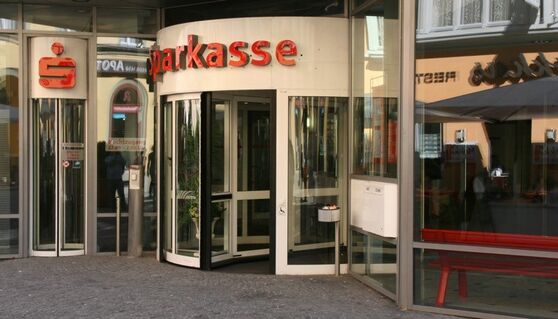 Eine Sparkassen-Filiale in Überlingen | Bild: Frank Vincentz/Wikipedia; Lizenz: GFDL