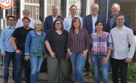 Der neu gewählte Kreisvorstand (1. Reihe v. l.) Georg Wegmann, Sascha Dühmke, Petra Mayer-Kletzin, Saskia Ganter, Sabrin